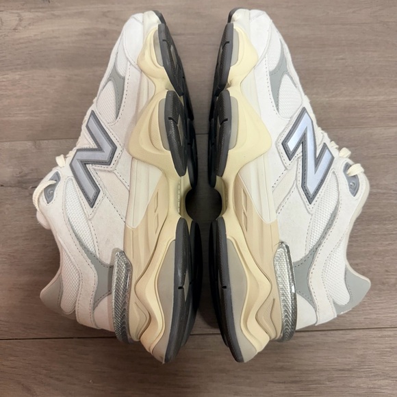 New Balance Cream and Gray Running Shoes - Picture 9 of 14